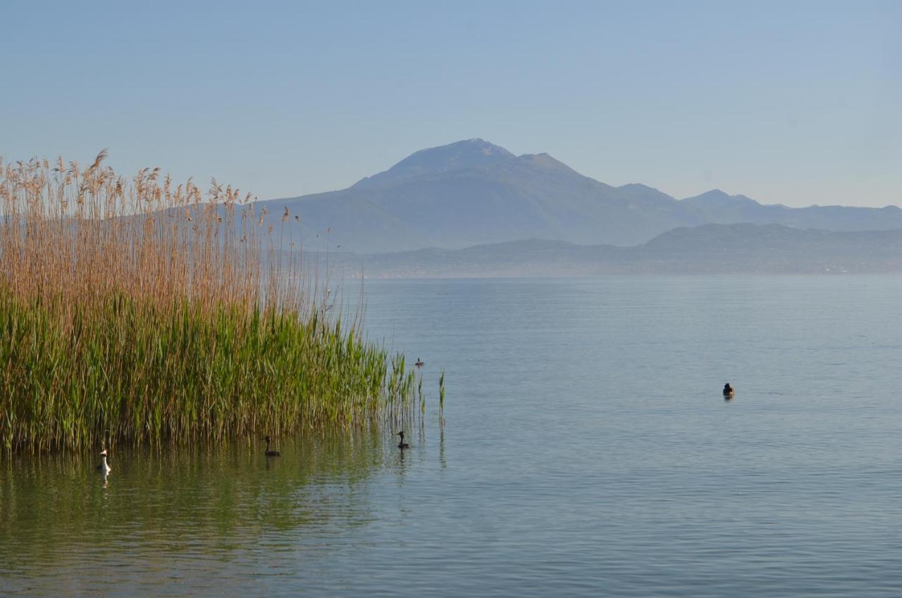 Apartamento Mattia'S House On Garda Lake Peschiera del Garda Exterior foto